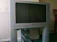 HITACHI 28in FLAT SCREEN TV ON STAND